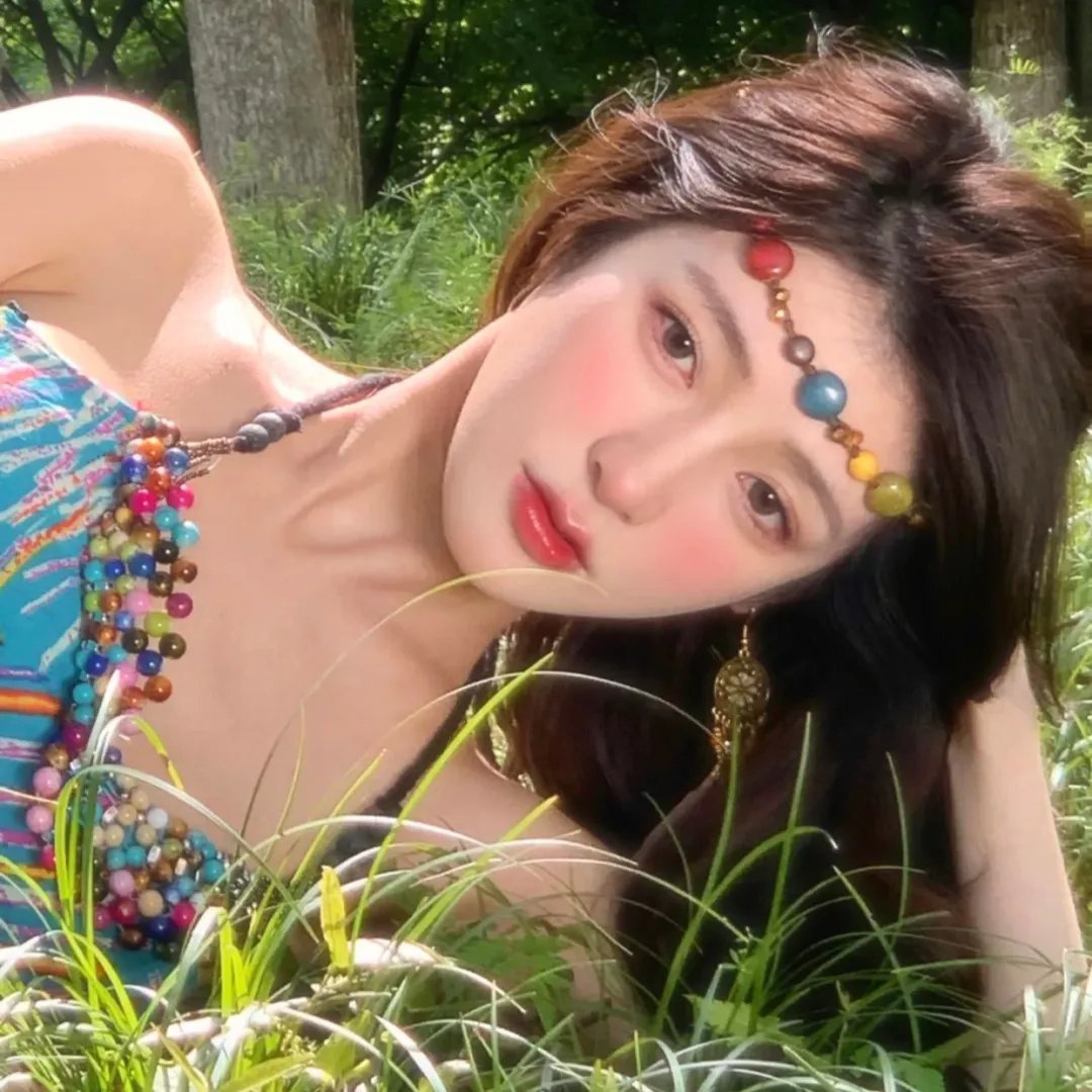 一眼秋水不见深